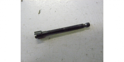 Винт натяжения цепи